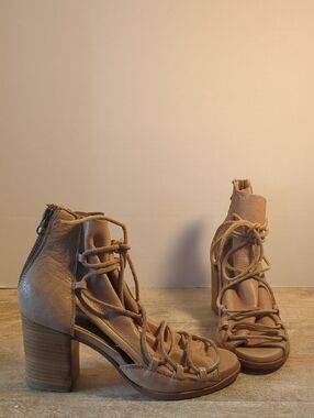 New Baske California  Reese Ariel Tan Leather Lace Up Bootie Sandals US 6